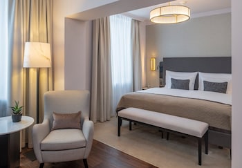Signature Room, 1 King Bed (Signature Double Room)