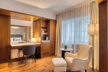 Executive Room, 1 King Bed, Mountain View (Executive Double Room)