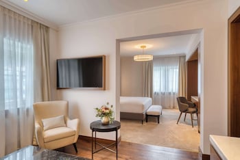Junior Suite, 1 King Bed, Mountain View (Signature Junior Suite)