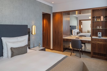 Signature Room, 1 King Bed (Signature Double Room)