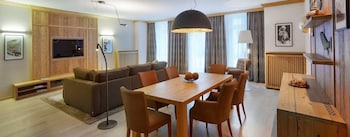 Signature Suite, 1 King Bed, Mountain View (Signature Suite)