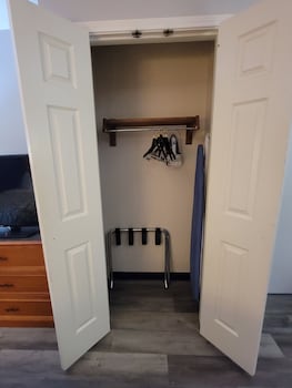 Room, 1 King Bed, Non Smoking