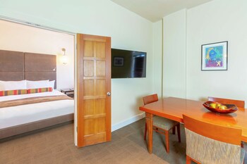 Suite (Boardroom)