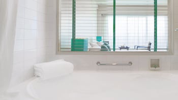 Classic Room, 2 Twin Beds, Club Lounge Access, Ocean View