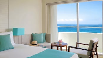 Classic Room, 1 King Bed, Club Lounge Access, Ocean View (Top Floor)