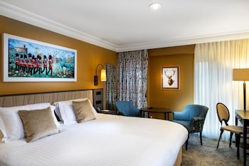 Standard Room, 1 Queen Bed, City View (Park Wing Classic)