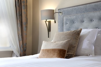 Deluxe Room, 1 King Bed, City View (Junior Suite)