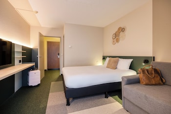Family Quadruple Room, 1 Queen Bed with Sofa bed