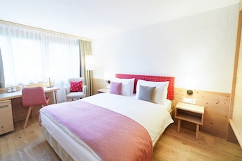 Queen Room Alpine