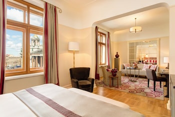 Junior Suite (Cathedral)