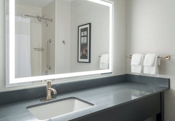 Standard Room, 1 King Bed, Accessible, Non Smoking (Communications)