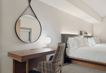 Premium Room, 1 King Bed