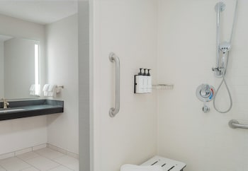 Suite, 1 Bedroom, Roll-in Shower (Communications, Roll-In Shower)
