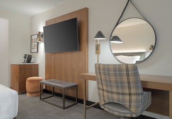 Standard Room, 1 King Bed