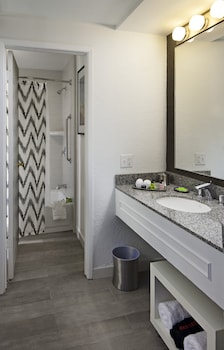 Deluxe Room, 1 King Bed