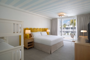 Deluxe Room, 1 King Bed, Lanai