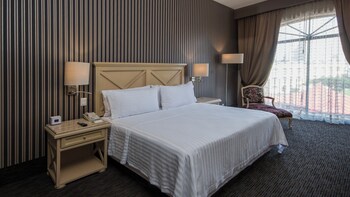 Standard Room, 1 King Bed (Top Floor)