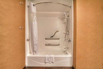 Room 1 Queen Bed Accessible Non Smoking