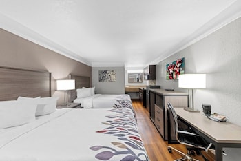 Suite, 2 Double Beds, Non Smoking, Kitchenette