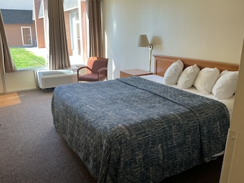 Basic Single Room, 1 King Bed, Ground Floor