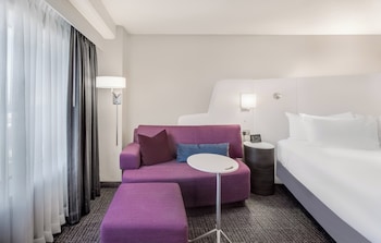 Standard Room, 1 King Bed, Accessible (Accessible Tub)