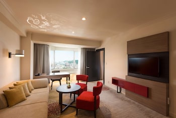 Twin Deluxe Suite