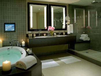 Presidential Suite, 1 King Bed, Balcony