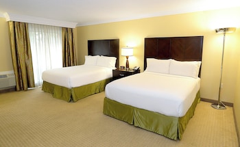 Standard Room, 2 Queen Beds, Roll-in Shower (Communications Accessible)
