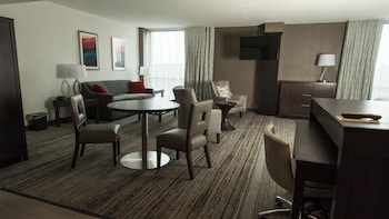 Suite, 1 Bedroom (Communication, Roll-In Shower)
