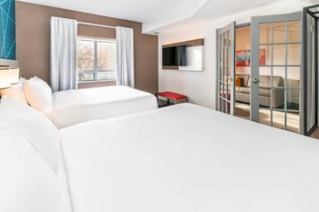2 Queen Beds, 1 Bedroom Suite