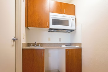 Studio, 1 Queen Bed, Accessible, Non Smoking (Roll-In Shower)