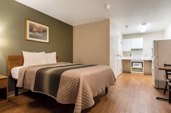 Suite, 1 Double Bed, Accessible, Non Smoking (Two Rooms, Roll-In
 Shower)