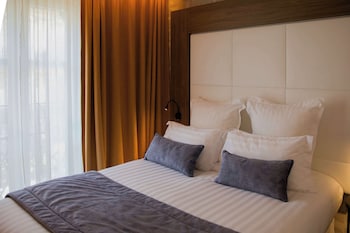 Privilège Room with balcony, 1 Queen-Size bed, Non Smoking