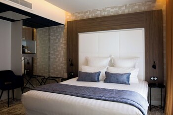 Superior Room, 1 King Bed, Non Smoking