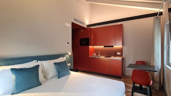 Studio Apartment for up to 2 Guests (Annex Building)