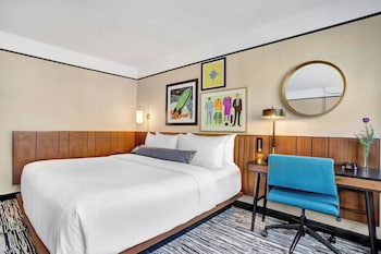 Premium Room, 1 King Bed, City View, Corner