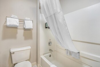 Standard Room, 1 Queen Bed, Non Smoking, Refrigerator & Microwave