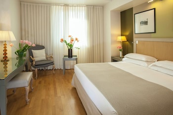 Family Room, Connecting Rooms