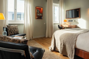 Classic Double Room, 1 Queen Bed (Hotel)
