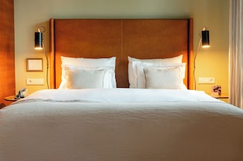 Classic Double Room, 1 Queen Bed (Hotel)