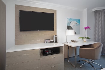 Standard Room, 1 King Bed, Accessible (Communications)