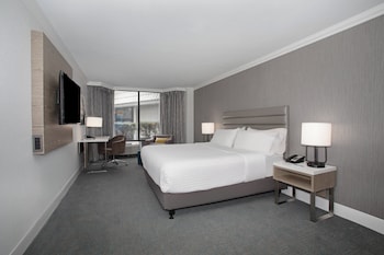 Junior Suite, 1 King Bed, Accessible (Communications)