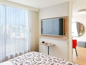 Junior Suite, 1 King Bed, Terrace, City View