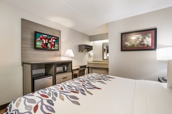 Deluxe Room, 1 King Bed (Smoke Free, Second Floor)