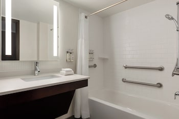Standard Room, 1 King Bed, Accessible, Non Smoking (Communications, Mobility)