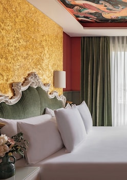 Junior Suite Red Level