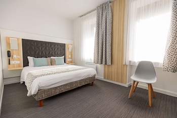 Standard Room, 1 Queen Bed