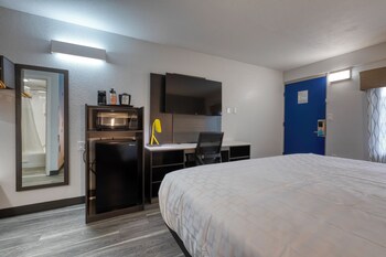 Standard Room, 1 King Bed, Non Smoking