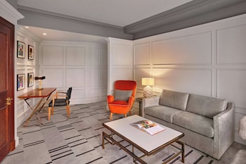 Club Suite, 1 King Bed, Balcony
