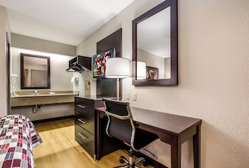Standard Room, 1 King Bed (Smoke Free)